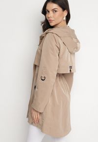 Born2be - Jasnobrązowy Płaszcz Kurtka Przeciwwiatrowa z Kapturem Amilina. Okazja: na spacer, na co dzień. Typ kołnierza: kaptur. Kolor: brązowy. Materiał: wełna, jeans. Wzór: aplikacja. Styl: casual, elegancki #7