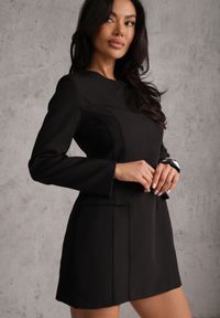 Renee - Czarna Trapezowa Sukienka VICES o Eleganckim Kroju Zdobionym Imitacją Kieszeni Agats. Kolor: czarny. Wzór: aplikacja. Typ sukienki: trapezowe. Styl: elegancki #3