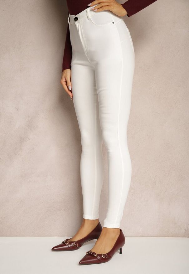Renee - Białe Skinny Jeansy z Bawełną High Waist Lorie. Okazja: na co dzień, na imprezę. Stan: podwyższony. Kolor: biały. Styl: elegancki, casual