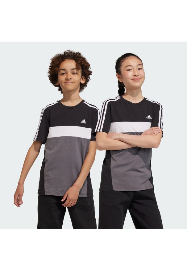 Adidas - Koszulka Tiberio 3-Stripes Colorblock Cotton Kids. Kolor: czarny, szary, wielokolorowy, brązowy, biały. Materiał: bawełna. Sport: joga i pilates