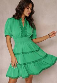 Renee - Zielona Sukienka Mini z Gumkami w Talii z Krótkim Rękawem i Koronką Jelina. Kolor: zielony. Materiał: koronka. Długość rękawa: krótki rękaw. Wzór: koronka. Długość: mini #1