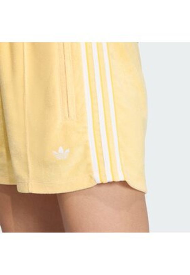 Adidas - adidas Szorty sportowe Terry Towel Firebird KD1395 Żółty Loose Fit. Kolor: żółty. Materiał: bawełna