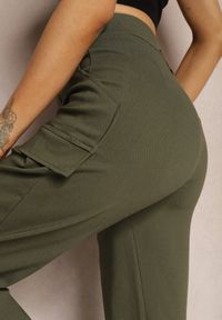 Renee - Ciemnozielone Joggery Spodnie z Kieszeniami na Klapy Lapaila. Okazja: na co dzień. Stan: obniżony. Kolor: zielony. Długość: długie. Styl: casual #3