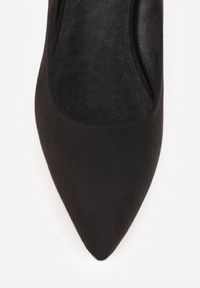 Renee - Czarne Czółenka Vices na Słupku z Metalicznym Detalem i Wkładką ze Skóry Arvisin. Okazja: na co dzień, na imprezę. Kolor: czarny. Materiał: skóra. Wzór: aplikacja. Obcas: na słupku. Styl: casual, elegancki, klasyczny #9