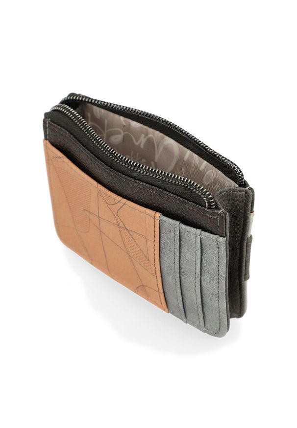 Etui na karty damskie Anekke, z efektownym nadrukiem i metalowym logo wyposażony w przegrodę na banknoty kieszeń na monety zamykaną na suwak oraz lic. Kolor: szary. Wzór: nadruk