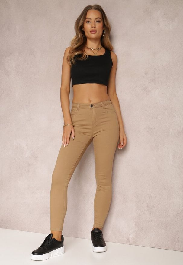 Renee - Beżowe Spodnie Skinny Eulalia. Kolor: beżowy. Materiał: tkanina. Długość: długie. Wzór: gładki. Styl: klasyczny
