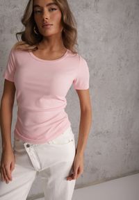 Renee - Różowy T-shirt w Prążki z Marszczeniami po Bokach Nedala. Okazja: na co dzień. Kolor: różowy. Wzór: prążki. Styl: casual, elegancki #3