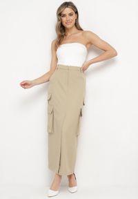Born2be - Beżowa Spódnica w Stylu Utility z Kieszeniami i Rozcięciem na Przodzie Temari. Okazja: na co dzień. Stan: podwyższony. Kolor: beżowy. Styl: elegancki, casual #3