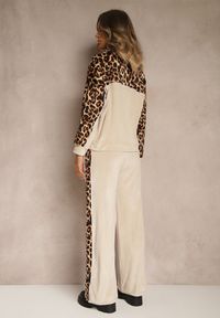 Renee - Beżowy Welurowy Komplet Dresowy Spodnie i Bluza z Panterkowym Printem Koratess. Kolor: beżowy. Materiał: welur, dresówka. Wzór: nadruk. Sport: turystyka piesza #3