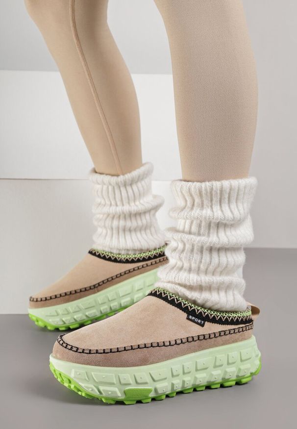 Renee - Zielone Śniegowce na Platformie z Tłoczeniem i Niską Cholewką Violova. Okazja: na spacer. Wysokość cholewki: przed kostkę. Kolor: zielony. Szerokość cholewki: normalna. Sezon: zima. Obcas: na platformie