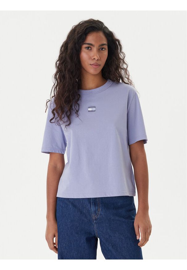 Tommy Jeans T-Shirt Badge DW0DW22202 Niebieski Boxy Fit. Kolor: niebieski. Materiał: bawełna