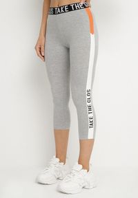 Born2be - Szare Bawełniane Legginsy o Długości 3/4 z Niskim Stanem i Lampasem Obessina. Okazja: na co dzień, na spacer. Stan: obniżony. Kolor: szary. Materiał: bawełna. Styl: casual #7