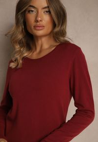 Renee - Bordowy Gładki Sweter w Minimalistycznym Stylu Tevra. Okazja: na co dzień. Kolor: czerwony. Materiał: jeans. Wzór: gładki. Styl: casual, klasyczny #4