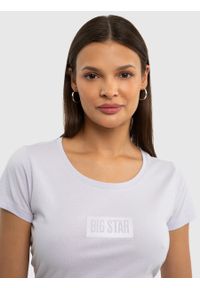 Big-Star - Koszulka damska z logo BIG STAR na piersi fioletowa Avalyntia 500. Okazja: na co dzień. Kolor: fioletowy. Materiał: jeans, bawełna, dzianina. Wzór: nadruk. Sezon: lato. Styl: casual, klasyczny