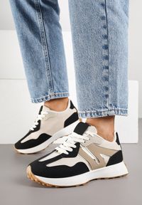 Born2be - Czarne Sneakersy z Geometrycznym Wzorem Rilestra. Okazja: na co dzień, na spacer. Kolor: czarny. Materiał: jeans. Wzór: geometria. Sport: turystyka piesza