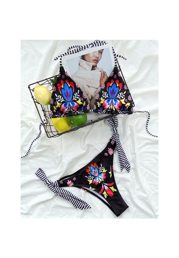 Intica - Bikini z kwiatowym wzorem i regulowanymi paskami na plażę Breanna. Kolor: wielokolorowy. Materiał: materiał. Wzór: kwiaty