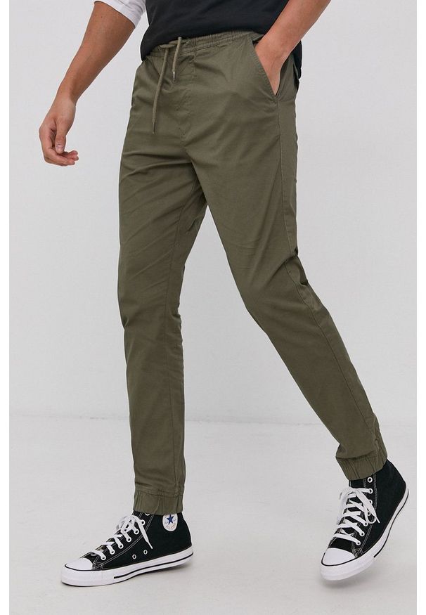 !SOLID Spodnie męskie kolor zielony joggery. Kolor: zielony. Materiał: tkanina. Wzór: gładki