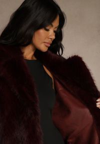 Renee - Bordowy Płaszcz Futerko o Jednorzędowym Fasonie Cataris. Okazja: na co dzień. Kolor: czerwony. Materiał: futro. Styl: casual, elegancki #2