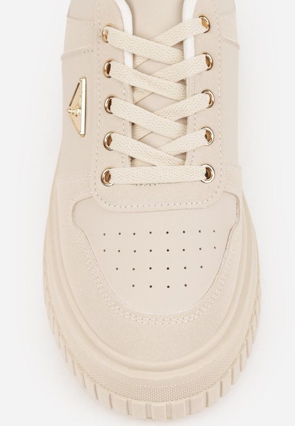 Renee - Beżowe Chunky Sneakersy z Trójkątną Aplikacją VICES na Platformie Cezaline. Kolor: beżowy. Materiał: jeans. Wzór: aplikacja. Obcas: na platformie