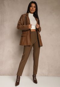 Renee - Brązowe Spodnie z Kantem i Imitacją Kieszeni Rearie. Okazja: na co dzień. Kolekcja: plus size. Kolor: brązowy. Styl: casual, elegancki #4
