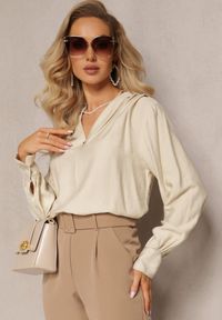 Renee - Jasnobeżowa Bluzka z Bufiastymi Rękawami i Trójkątnym Dekoltem Hilko. Okazja: na co dzień. Kolor: beżowy. Materiał: wiskoza. Styl: elegancki, casual
