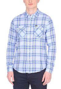 Lee - LEE RIDER SHIRT MĘSKA KOSZULA Z DŁUGIM RĘKAWEM W KRATĘ LIGHT BLUE L856GMEJ. Długość rękawa: długi rękaw. Długość: długie