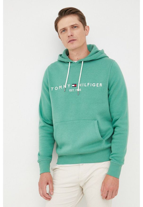 TOMMY HILFIGER - Tommy Hilfiger bluza męska kolor zielony z kapturem z aplikacją. Typ kołnierza: kaptur. Kolor: zielony. Materiał: bawełna. Wzór: aplikacja