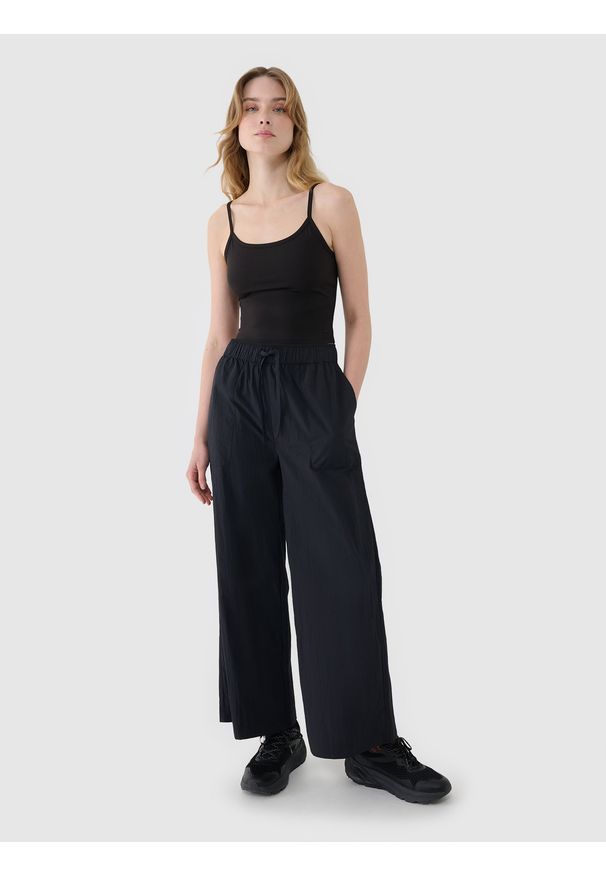 4f - 4F Spodnie casual z szerokimi nogawkami damskie - czarne XL. Okazja: na co dzień. Kolor: czarny. Materiał: syntetyk, materiał, tkanina. Styl: casual