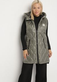 Born2be - Zielona Klasyczna Kamizelka z Pikowanymi Przeszyciami Ettelie. Kolekcja: plus size. Kolor: zielony. Materiał: jeans, skóra. Długość: długie. Styl: klasyczny