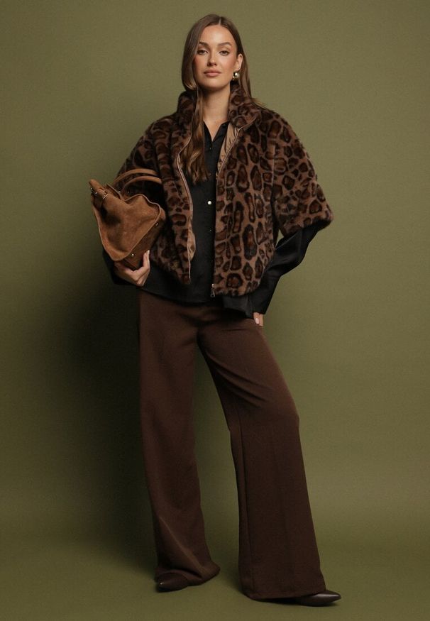 Born2be - Panterkowa Kurtka Futerko o Trapezowym Kroju z Rękawem 3/4 Tadeira. Okazja: na imprezę, na co dzień. Typ kołnierza: golf. Materiał: futro. Wzór: aplikacja. Styl: casual, elegancki