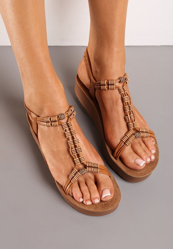 Renee - Brązowe Sandały Boho z Ozdobnymi Koralikami i Platformą Kaullas. Kolor: brązowy. Sezon: lato. Obcas: na platformie. Styl: boho