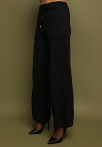 Born2be - Czarny Dzianinowy Komplet Szerokie Spodnie i Kardigan z Lamówkami Gioresa. Kolor: czarny. Materiał: dzianina. Wzór: gładki. Sport: turystyka piesza #4