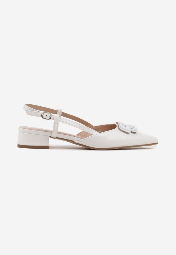 Renee - Białe Sandały Slingback z Geometryczną Ozdobą Setaliena. Okazja: na co dzień. Nosek buta: szpiczasty. Zapięcie: pasek. Kolor: biały. Wzór: aplikacja, geometria. Sezon: lato. Obcas: na obcasie. Styl: klasyczny, elegancki, casual. Wysokość obcasa: niski