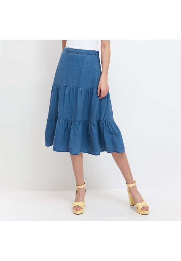 Mohito - Jeansowa spódnica z falbaną Eco Aware - Granatowy. Kolor: niebieski. Materiał: jeans