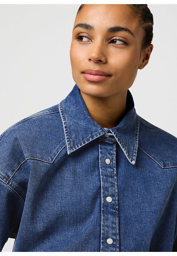 Wrangler - DAMSKA SUKIENKA JEANSOWA WRANGLER DARTED SKIRT DRESS SAPPHIRE TRACE 112370802. Materiał: jeans