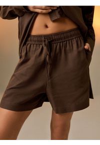 Sinsay - Szorty z domieszką lnu - brązowy. Kolor: brązowy. Materiał: len