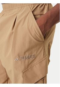 Adidas - adidas Spodnie outdoor Terrex Xploric JM7424 Beżowy Loose Fit. Kolor: beżowy. Materiał: syntetyk. Sport: outdoor #3