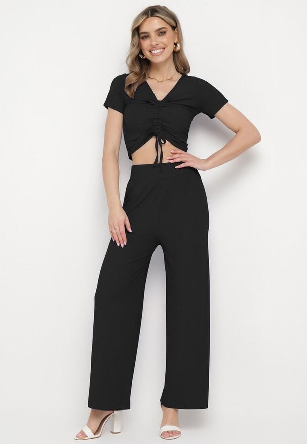 Born2be - Czarny Komplet Top ze Ściągaczem Spodnie z Szerokimi Nogawkami i Gumką w Pasie Rolana. Kolor: czarny. Materiał: bawełna