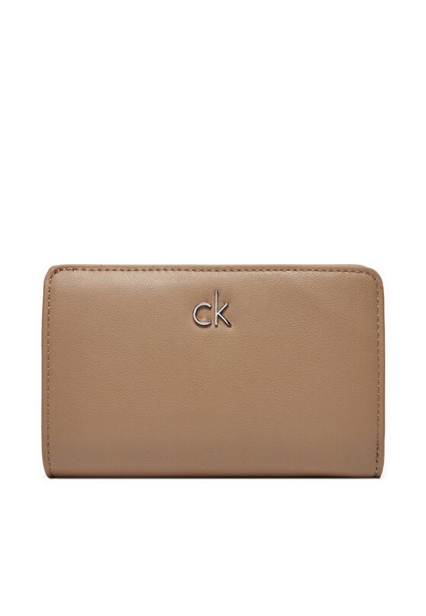 Calvin Klein Duży Portfel Damski Ck Daily Medium Bifold_Pbl K60K613075 Beżowy. Kolor: beżowy. Materiał: skóra