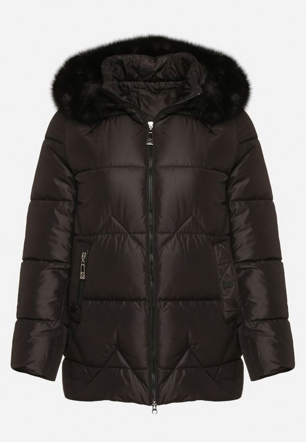 Born2be - Czarna Pikowana Kurtka z Kapturem z Futerkiem Tevea. Okazja: na spacer, na spotkanie biznesowe, do pracy. Typ kołnierza: kaptur. Kolekcja: plus size. Kolor: czarny. Materiał: futro. Styl: elegancki, biznesowy, klasyczny