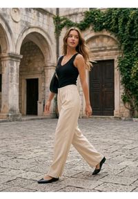 Sinsay - Bawełniana koszulka na ramiączkach - czarny. Kolor: czarny. Materiał: bawełna. Długość rękawa: na ramiączkach