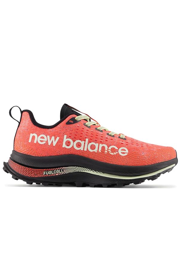 Buty New Balance FuelCell SuperComp Trail WTTRXLD - czerwone. Okazja: na co dzień. Zapięcie: sznurówki. Kolor: czerwony. Materiał: materiał, włókno, syntetyk, guma. Szerokość cholewki: normalna. Sport: fitness, bieganie, wspinaczka