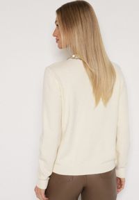 Born2be - Biały Sweter z Dodatkiem Kaszmiru Ozdobiony Cekinami i Cyrkoniami Vetimona. Okazja: na co dzień. Kolor: biały. Materiał: kaszmir. Wzór: aplikacja. Styl: klasyczny, casual, elegancki #7