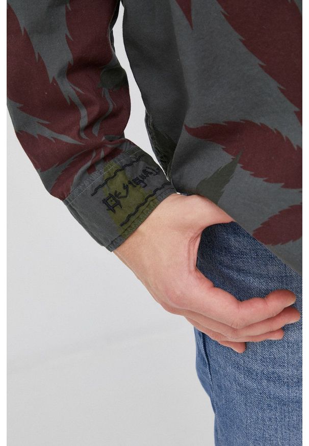 Desigual Koszula bawełniana męska kolor zielony regular z kołnierzykiem button-down. Okazja: na co dzień. Typ kołnierza: button down. Kolor: zielony. Materiał: bawełna. Styl: casual