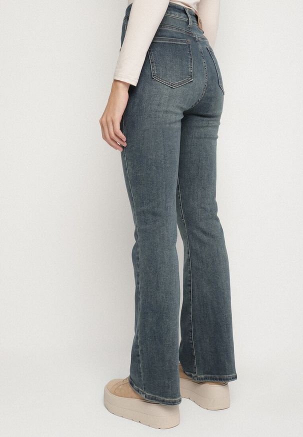 Born2be - Niebieskie Jeansy Dzwony z Wysokim Stanem Fesanera. Okazja: na co dzień. Stan: podwyższony. Kolor: niebieski. Styl: elegancki, casual, klasyczny