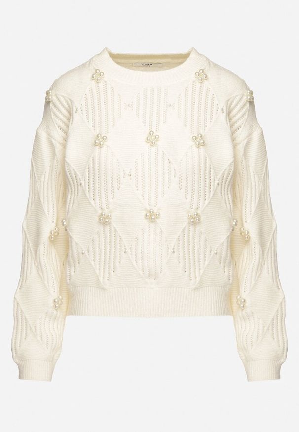 Born2be - Jasnobeżowy Sweter o Klasycznym Kroju Zdobiony Metaliczną Nitką i Perełkami Zinnariti. Okazja: na co dzień. Kolor: beżowy. Materiał: jeans. Długość rękawa: długi rękaw. Długość: długie. Wzór: aplikacja. Styl: klasyczny