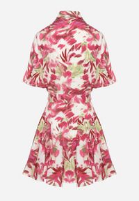 Born2be - Różowa Sukienka z Krótkim Rękawem Zapinana na Guziki z Materiałowym Paskiem i Falbanką Timaooni. Okazja: na co dzień. Kolor: różowy. Materiał: materiał. Długość rękawa: krótki rękaw. Sezon: wiosna, lato. Typ sukienki: rozkloszowane. Styl: casual, wizytowy #5