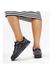 Czarno-szare sneakersy damskie Cross Jeans czarne. Nosek buta: okrągły. Kolor: czarny. Materiał: materiał, guma