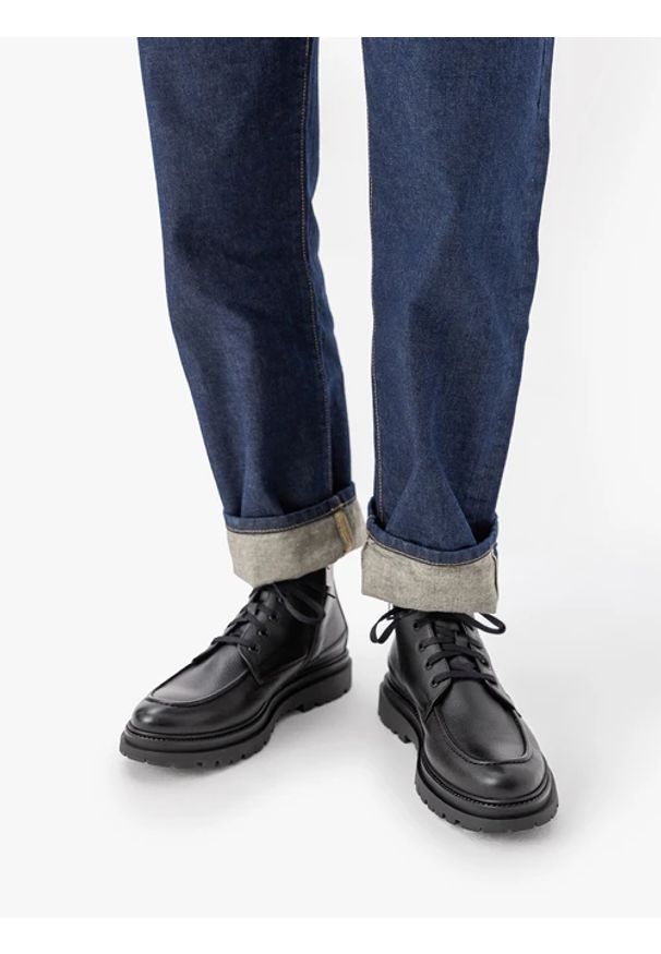 Ryłko - Czarne trzewiki ze skóry licowej. Okazja: na co dzień. Wysokość cholewki: przed kolano. Zapięcie: sznurówki. Kolor: czarny. Materiał: skóra. Szerokość cholewki: normalna. Styl: casual, street