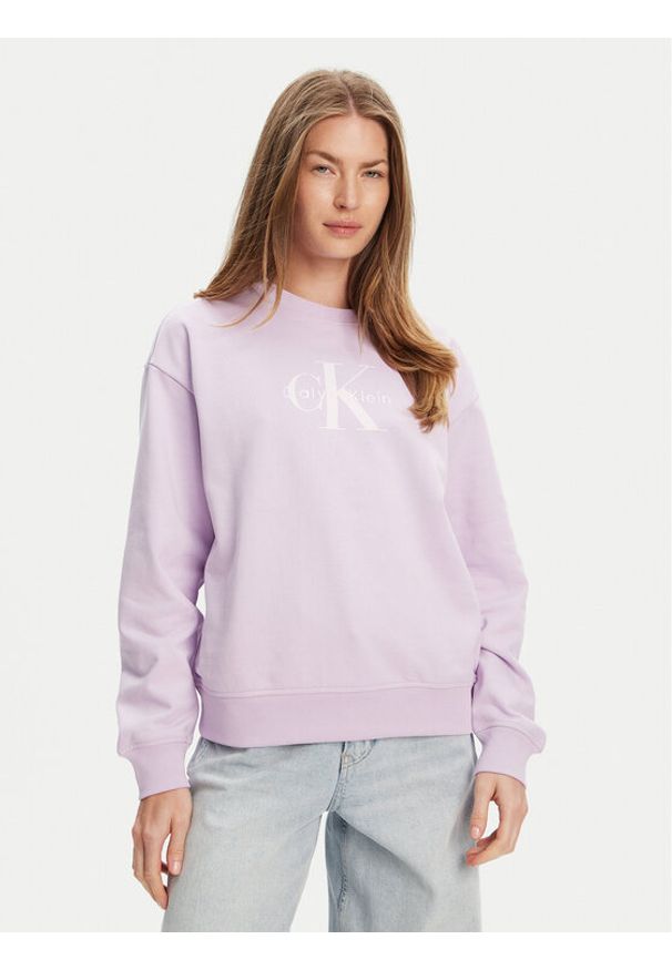 Calvin Klein Jeans Bluza Monologo LV047B234G Fioletowy Relaxed Fit. Kolor: fioletowy. Materiał: bawełna